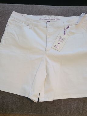 Gloria Vanderbilt White Amanda Casual Shorts
